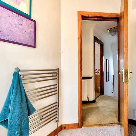 Charming And Quiet Mews House *