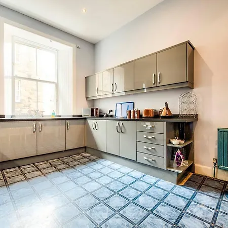 Altido Spacious Flat In Old Town Appartement *
