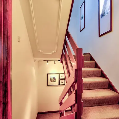 Charming And Quiet Mews House *