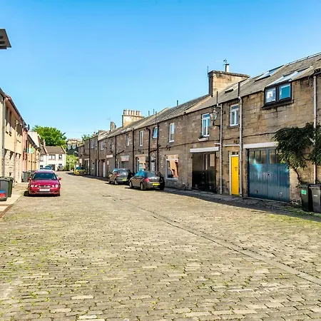 Charming And Quiet Mews House