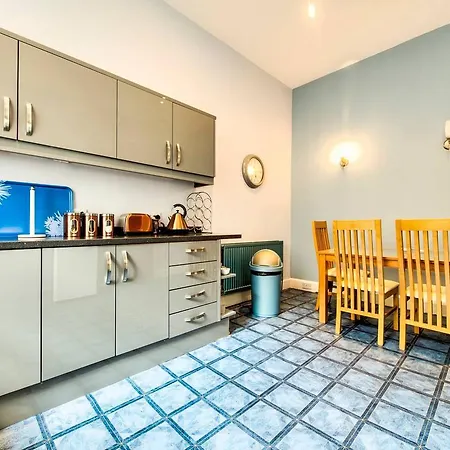 Altido Spacious Flat In Old Town Appartement