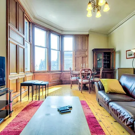 Altido Spacious Flat In Old Town Appartement