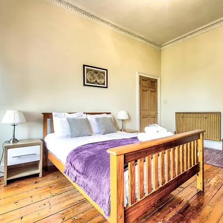 Altido Spacious Flat In Old Town