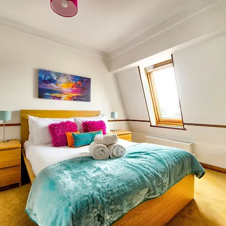 Charming And Quiet Mews House Edinburgh