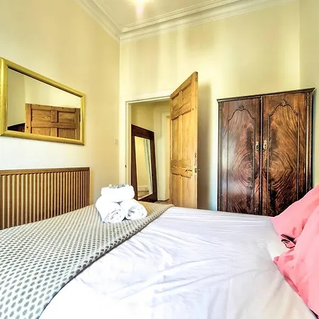 Altido Spacious Flat In Old Town Appartement