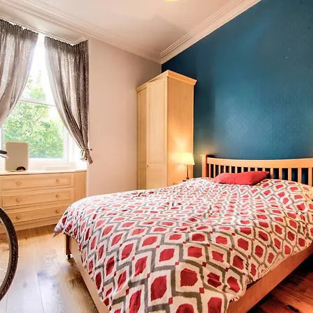 Bright And Airy In Canonmills * Edimburgo