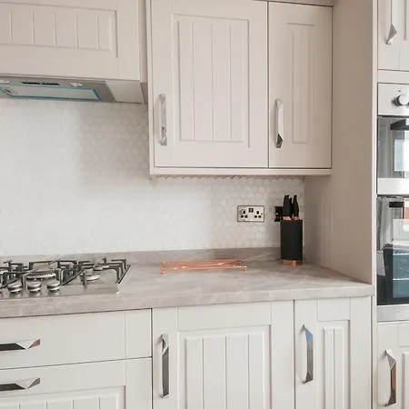 Gorgeous 2 Bed Close To Hmy Britannia * Edinburgh