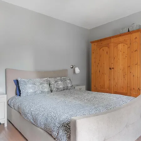 Gorgeous 2 Bed Close To Hmy Britannia *