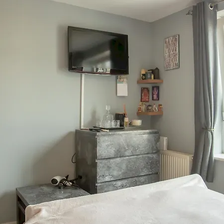 2 Bed Flat With Views Of Castle And Arthurs Seat Apartment Edinburgh