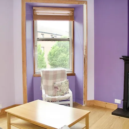 Cosy Two Bedroom Flat In Polwarth