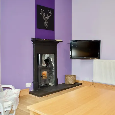 Cosy Two Bedroom Flat In Polwarth شقة *