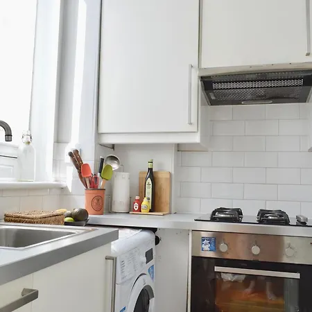 Stylish And Cosy Near City Center Apartament Edynburg