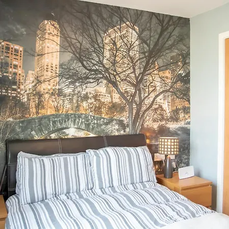 2 Bed Flat With Views Of Castle And Arthurs Seat Apartment