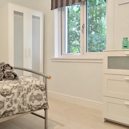 Apartment Newly Refurbished And Modern 2 Bedroom Flat