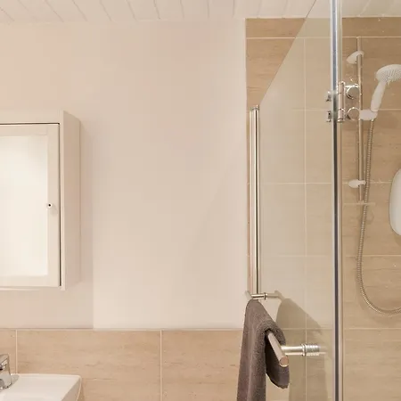 Apartment Stunning 2 Bed Near Haymarket With Pool Edinburgh