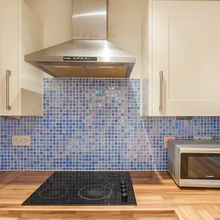 Apartment Stunning 2 Bed Near Haymarket With Pool Edinburgh