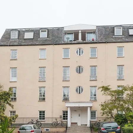 Stunning 2 Bed Near Haymarket With Pool *