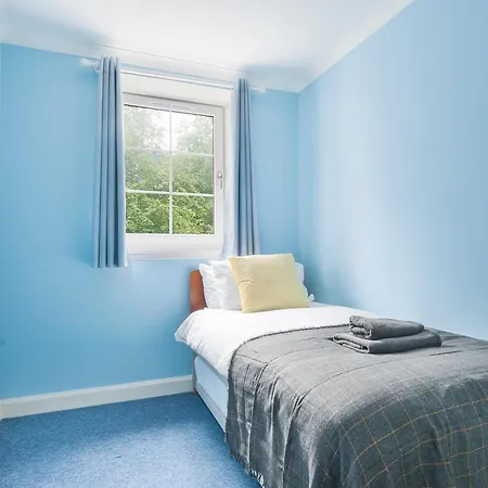 Apartment Stunning 2 Bed Near Haymarket With Pool Edinburgh