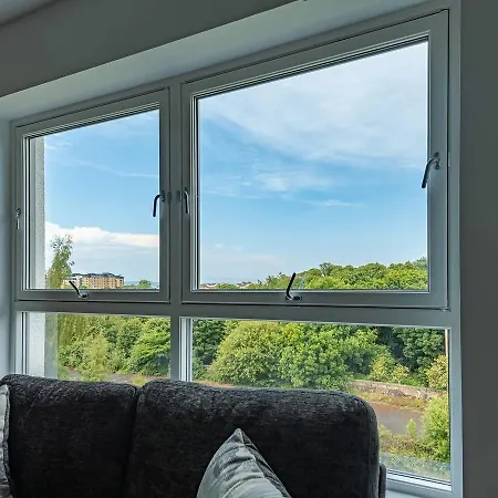 Stylish, Modern Near Centre Edinburgh