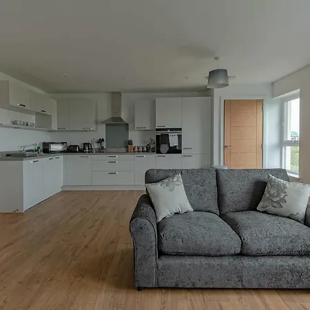 Stylish, Modern Near Centre Edinburgh