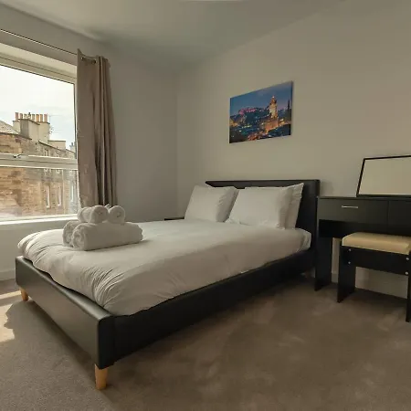 Stylish, Modern Near Centre Apartment Edinburgh