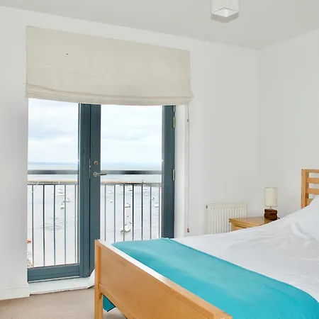 3 Bedroom Flat With 2 Balconies *