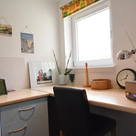 Апартаменты Holyrood Park - Carparking Included! *