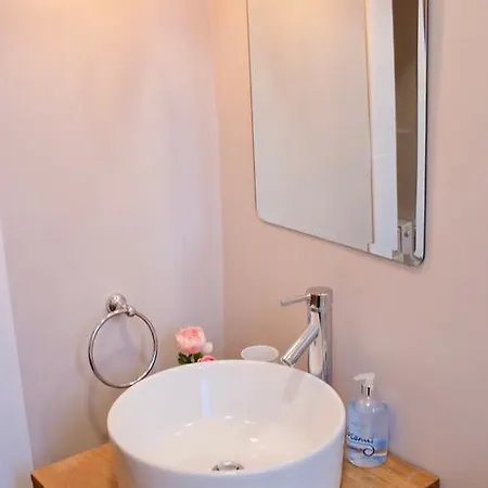 1 Bedroom Flat Near Holyrood Park - Sleeps 4 Apartment