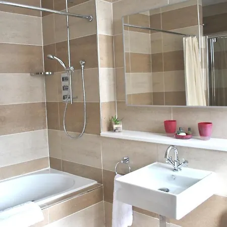 B+B Edinburgh 4*