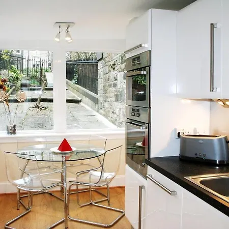 B+B Edinburgh Hotell 4*