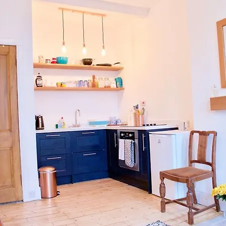 1 Bedroom Flat Near Holyrood Park - Sleeps 4 Apartment