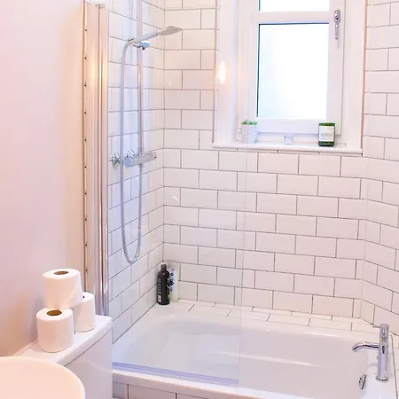 Apartment 1 Bedroom Flat Near Holyrood Park - Sleeps 4