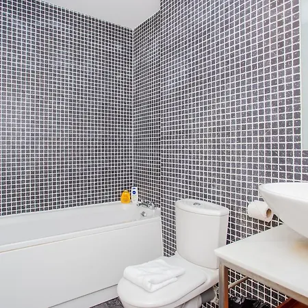 아파트 2 Bedroom Flat With Balcony Views Of Arthur's Seat 에든버러