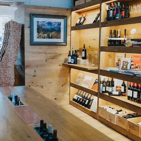 The Wine House 1821 Bed & Breakfast