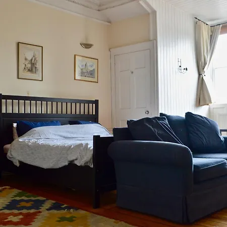 Central 4 Bedroom Flat Apartament