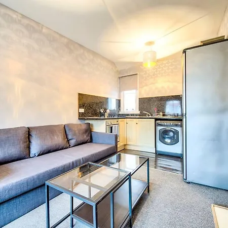 Apartment By Castle *