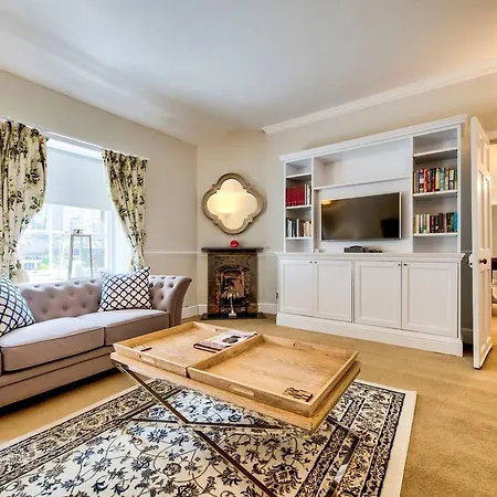 Altido Quiet Mews House W Parking Apartment *