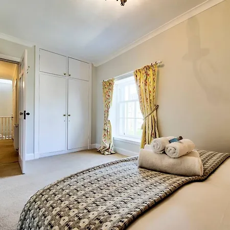 Altido Quiet Mews House W Parking Apartment