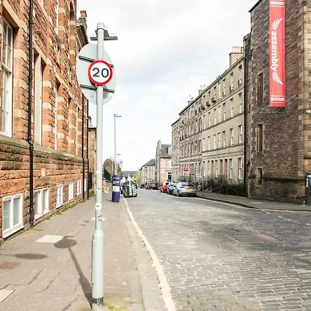Stylish Central Near Royal Mile Apartment