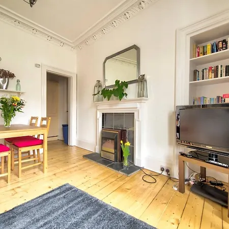 Victorian In Lively Marchmont *