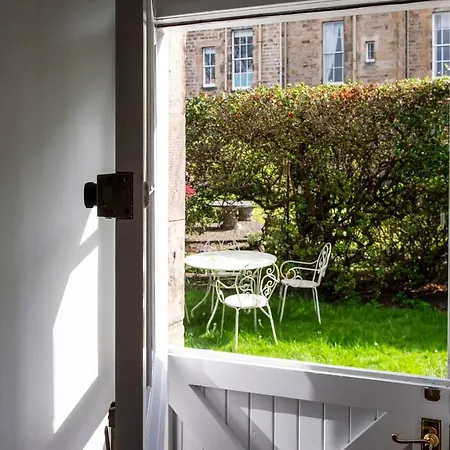 Apartment Altido Quiet Mews House W Parking