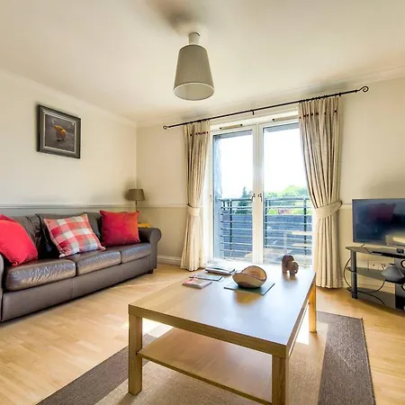 Homely 3bed Apt In Comely Bank With Free Parking Apartment