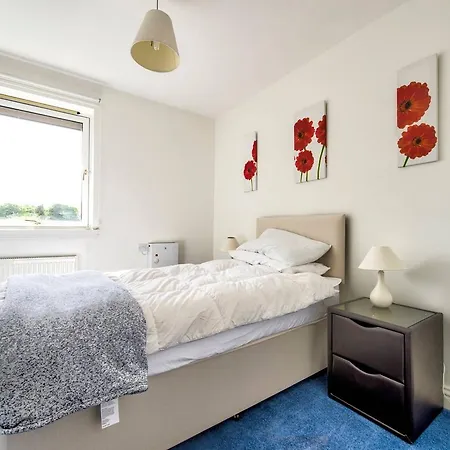 Homely 3bed Apt In Comely Bank With Free Parking Apartment *