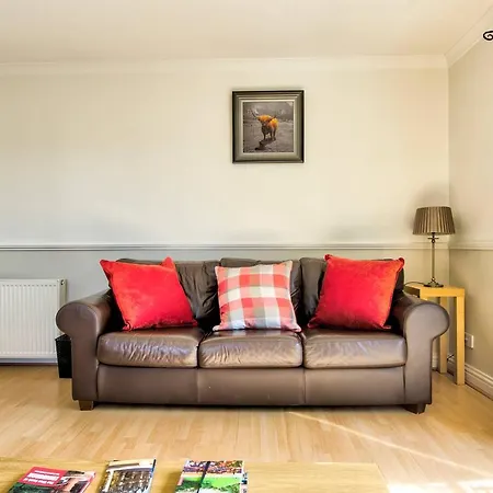 Homely 3bed Apt In Comely Bank With Free Parking *