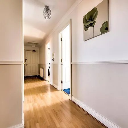 Apartment Homely 3bed Apt In Comely Bank With Free Parking *