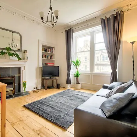 Victorian In Lively Marchmont Apartament