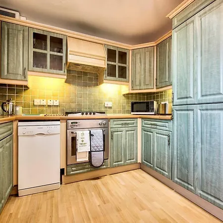 Homely 3bed Apt In Comely Bank With Free Parking Apartment *