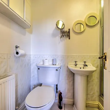 Apartment Homely 3bed Apt In Comely Bank With Free Parking *
