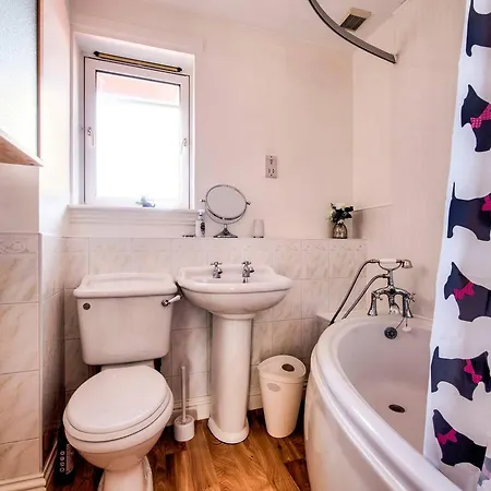 Homely 3bed Apt In Comely Bank With Free Parking Edinburgh