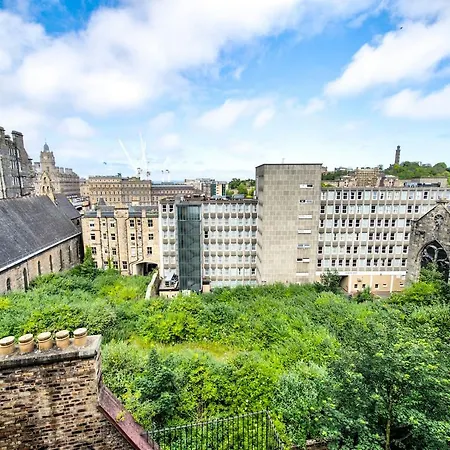 Ultimate Location! Royal Mile 1-bed